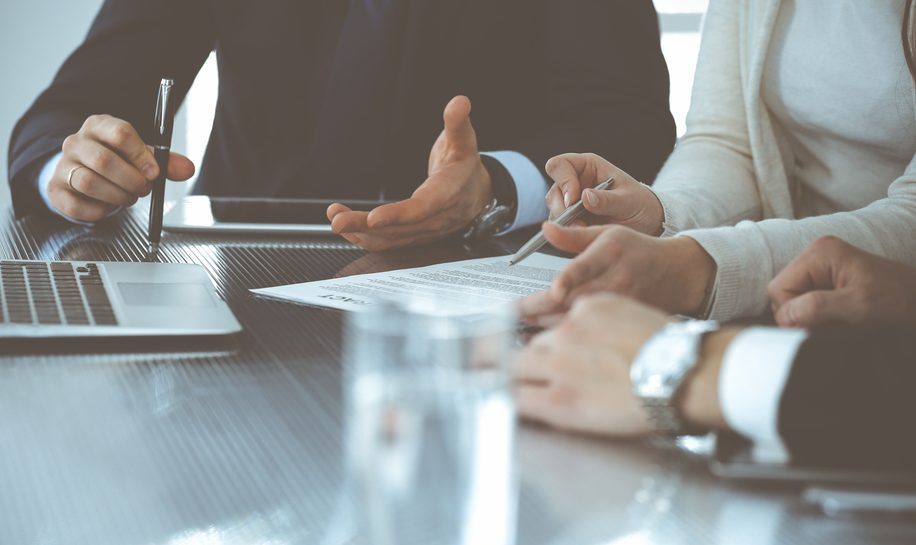 Controverse over concurrentiebeding