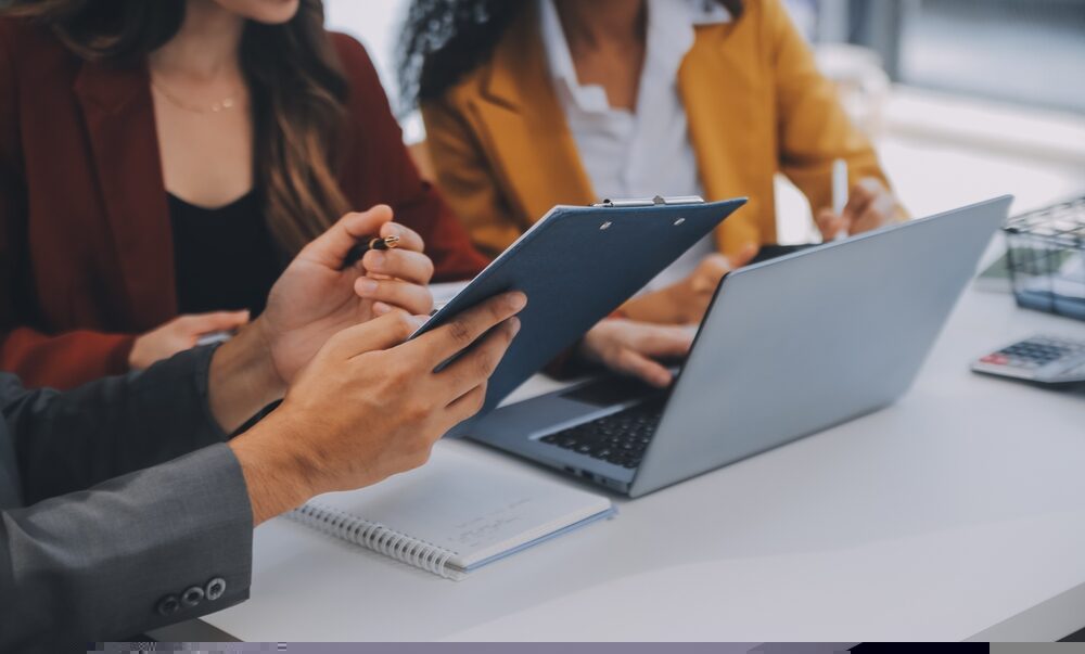 Het beëindigen en ontbinden van een rechtspersoon